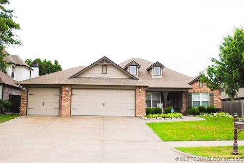 2025 134th St, Bixby, OK, 74008-1047 | Card Image