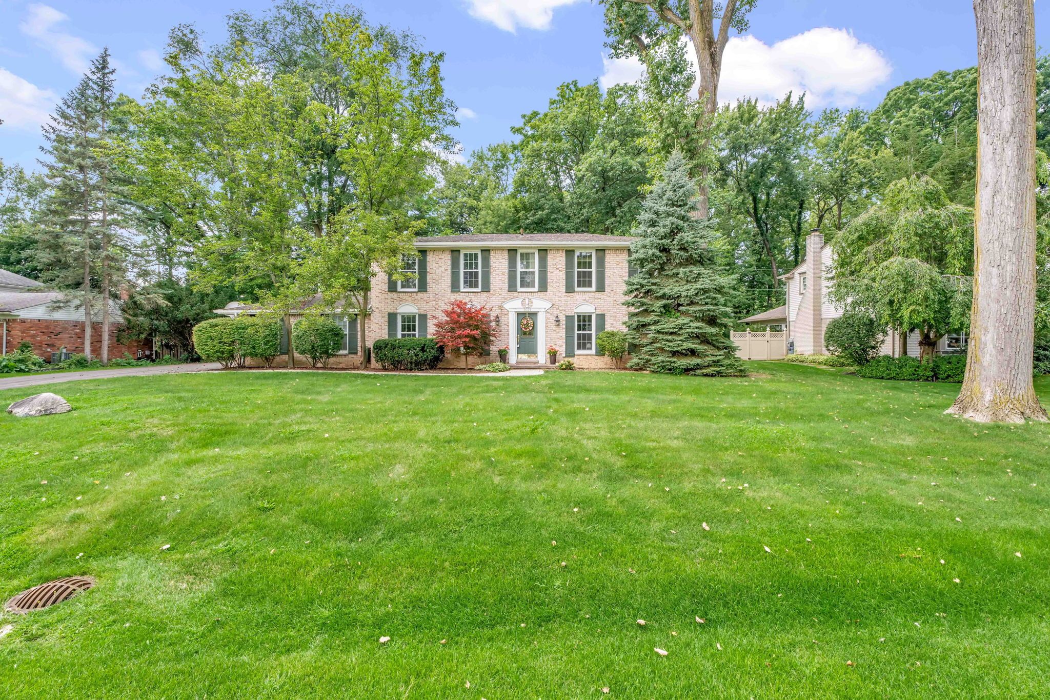 Kingsley Dr, Troy, MI 48084