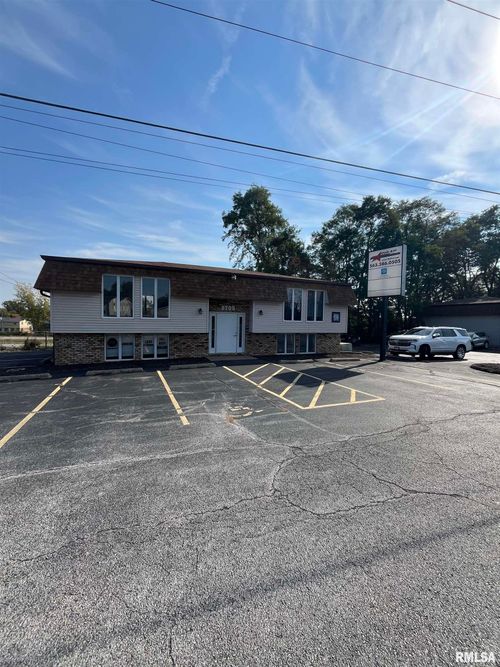 2705 Kimberly Rd, Bettendorf, IA, 52722-3548 | Card Image