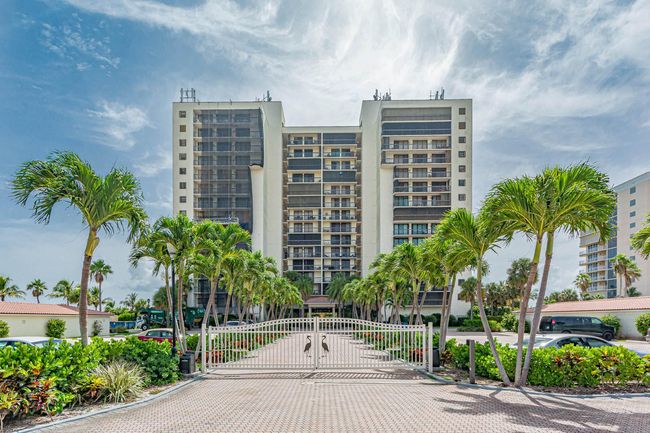 806 - 3100 N Highway A1a, Condo with 3 bedrooms, 2 bathrooms and null parking in Hutchinson Island FL | Image 3