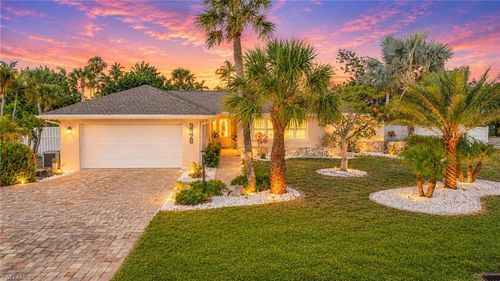 9428 Moonlight Dr, SANIBEL, FL, 33957-4211 | Card Image