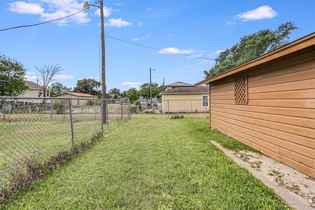 1032 Illinois St, House other with 3 bedrooms, 1 bathrooms and 6 parking in Robstown TX | Image 27