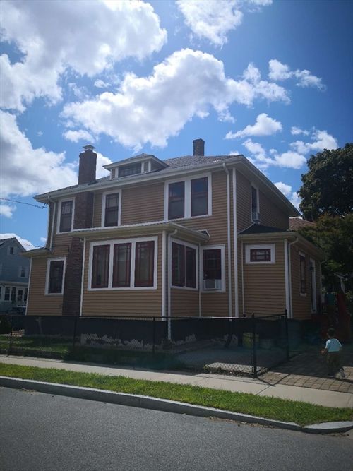 139 Brook St, Quincy, MA, 02170-1439 | Card Image