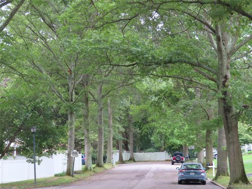 19 Foothill Ln, Dix Hills, NY, 11746-6809 | Card Image