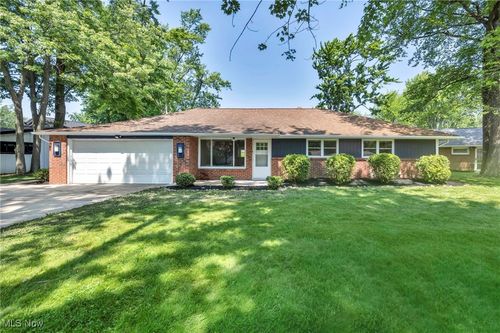 9 Nokomis Dr, Timberlake, OH, 44095-1943 | Card Image