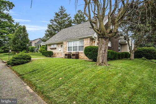 520 W Caracas Ave, HERSHEY, PA, 17033-1619 | Card Image