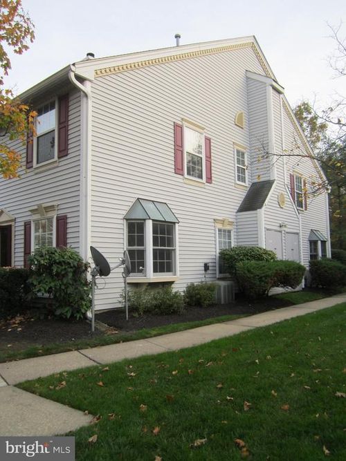 92 Versailles Ct, HAMILTON, NJ, 08619-4645 | Card Image
