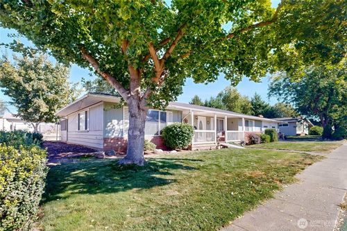125 Se Scenic View Dr, College Place, WA, 99324-1739 | Card Image