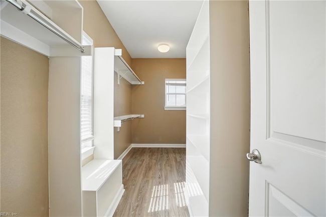 Walk-in closet | Image 39