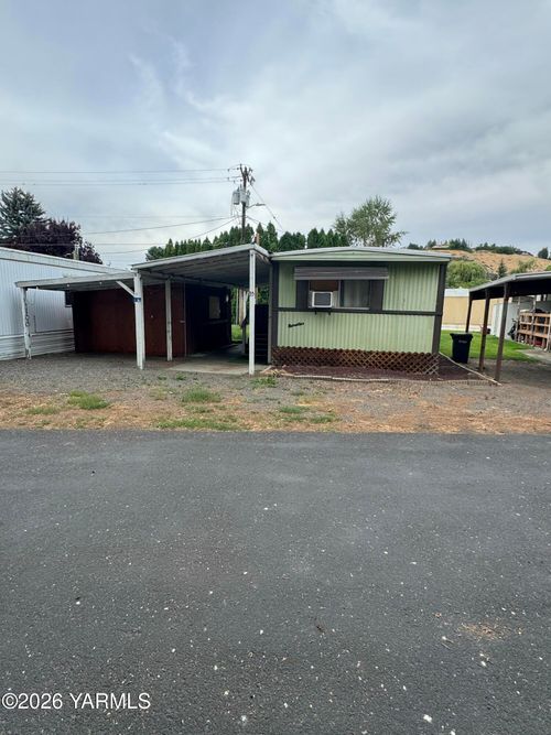 451 Pence Rd, Yakima, WA, 98908-2233 | Card Image