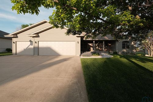 1642 4th Avenue Se, Sioux Center, IA, 51250 | Card Image