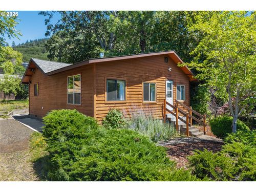 210 W Franklin St, Bingen, WA, 98605-9198 | Card Image