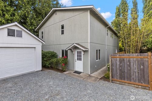 7023 16th Ave Sw, Seattle, WA, 98106-1616 | Card Image