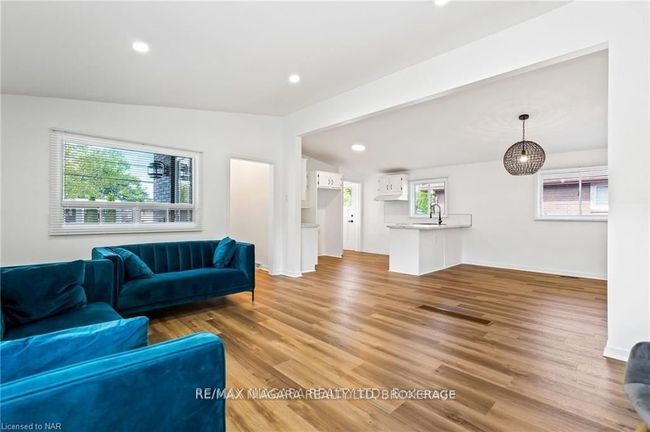 7422 Dorchester Rd, House other with 4 bedrooms, 2 bathrooms and 3 parking in Niagara Falls ON | Image 9