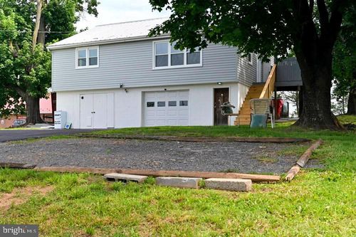 2217 Charles Town Rd, KEARNEYSVILLE, WV, 25430-2612 | Card Image