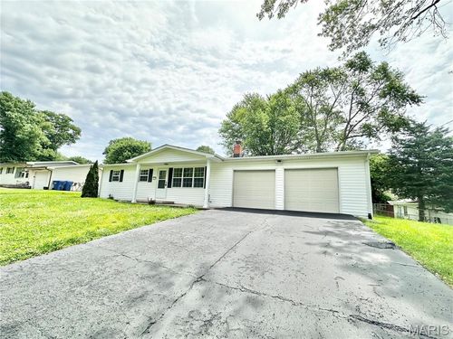 4 Fairview Dr, Saint Charles, MO, 63303-4018 | Card Image