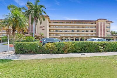 109 - 4100 Crystal Lake Dr, Condo with 2 bedrooms, 1 bathrooms and null parking in Deerfield Beach FL | Image 1