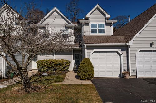210 Erik Dr, East Setauket, NY, 11733-6452 | Card Image