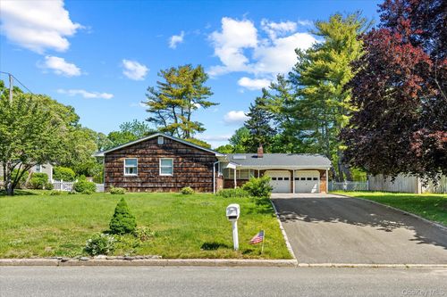 15 Quist Ln, Nesconset, NY, 11767-1935 | Card Image