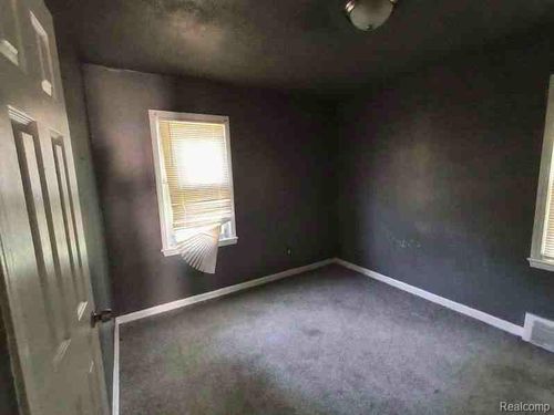 15431 Strathmoor St, Detroit, MI, 48227-5901 | Card Image