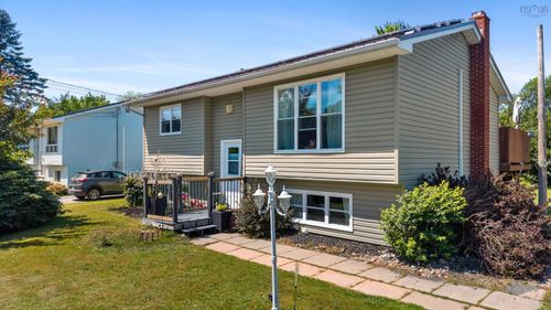 8 Brook Crt, Elmsdale, NS, B2S1J8 | Card Image