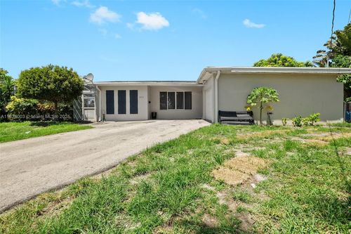 3813 S Lake Ter, Miramar, FL, 33023-4947 | Card Image