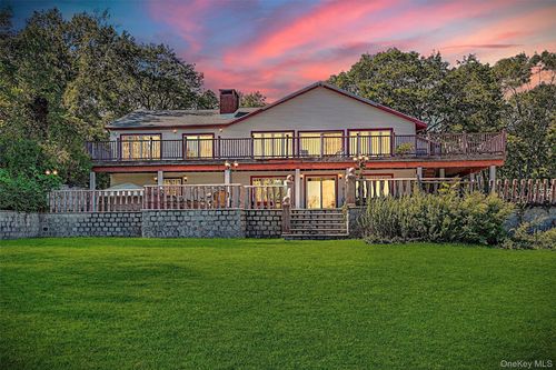 15 Curran Dr, Port Jervis, NY, 12771-3243 | Card Image