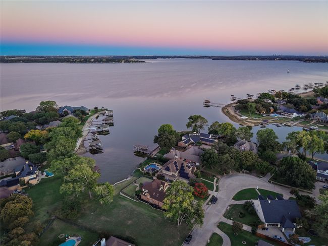 352 Leeward Cir, House other with 3 bedrooms, 4 bathrooms and null parking in Azle TX | Image 10