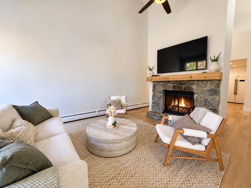 4-5 First Ln, Wilmington, VT, 05363-8820 | Card Image