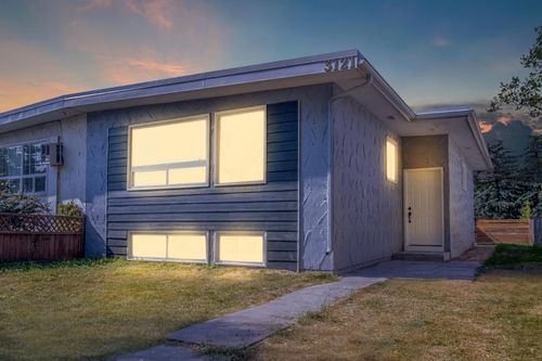 3121 Doverville Crescent Se, Calgary, AB, T2B2V1 | Card Image