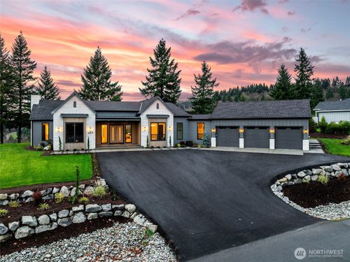 697 Sommerset Road, Woodland, WA, 98674 | Card Image