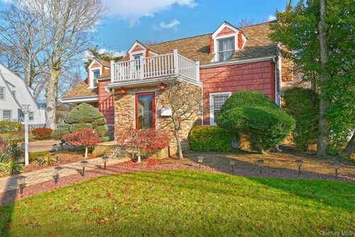 60 Connecticut Ave, Freeport, NY, 11520-2013 | Card Image