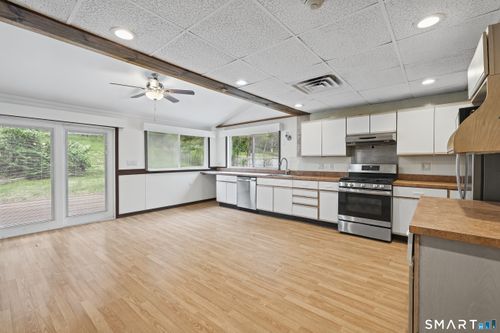 6 Caye Rd, Danbury, CT, 06811-4935 | Card Image
