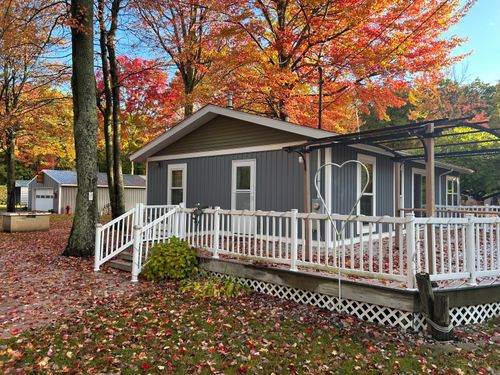 3259 Wolf Lake Dr, Baldwin, MI, 49304-8494 | Card Image