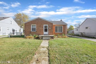 23036 Rausch Avenue, Home with 2 bedrooms, 2 bathrooms and null parking in Eastpointe MI | Image 2