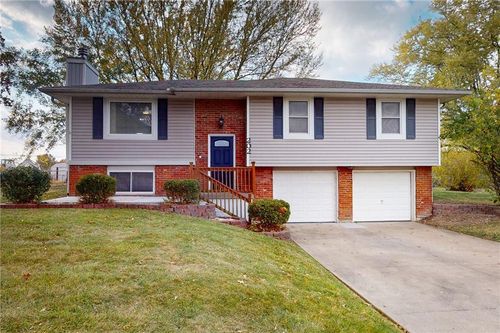 202 17th Ave S, Greenwood, MO, 64034-9757 | Card Image