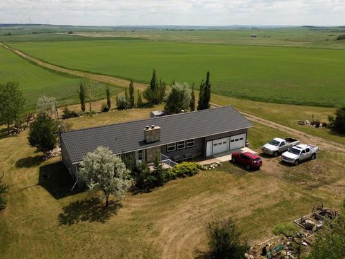 335018 Rge Rd 253, Rural Kneehill County, AB, T0M2C0 | Card Image