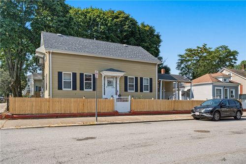 127 Meadow St, Pawtucket, RI, 02860-7328 | Card Image
