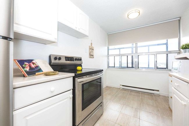 1404 - 25 Kensington Rd, Condo with 2 bedrooms, 1 bathrooms and 1 parking in Brampton ON | Image 12