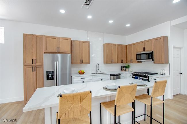 10405 Junction Hill Dr, Townhouse with 2 bedrooms, 2 bathrooms and null parking in Las Vegas NV | Image 10