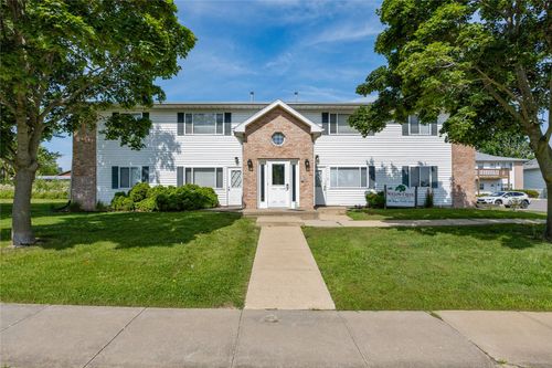 145 Sugar Creek Ln, North Liberty, IA, 52317-9635 | Card Image