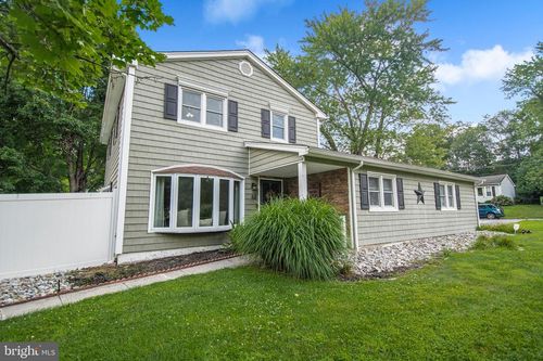 46 Colonial Lake Dr, LAWRENCE, NJ, 08648-4125 | Card Image