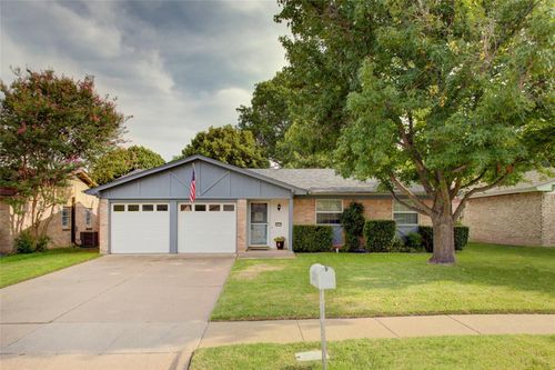 2311 Vassar Ct, Arlington, TX, 76015-3260 | Card Image