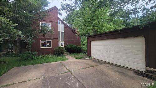 977 Woodside Village Ln, Manchester, MO, 63021-6964 | Card Image