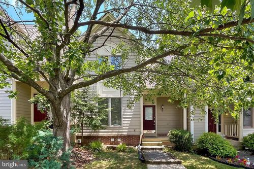 4021 Lake Glen Rd, FAIRFAX, VA, 22033-4379 | Card Image