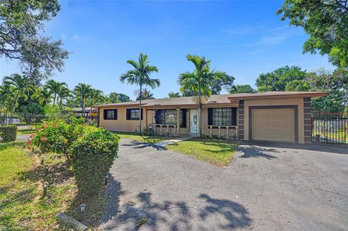 14655 Nw South River Dr, Miami, FL, 33166 | Card Image