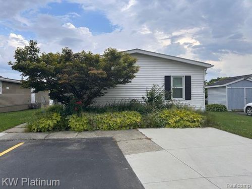 48606 Lakeview Cir, Shelby Township, MI, 48317-2745 | Card Image