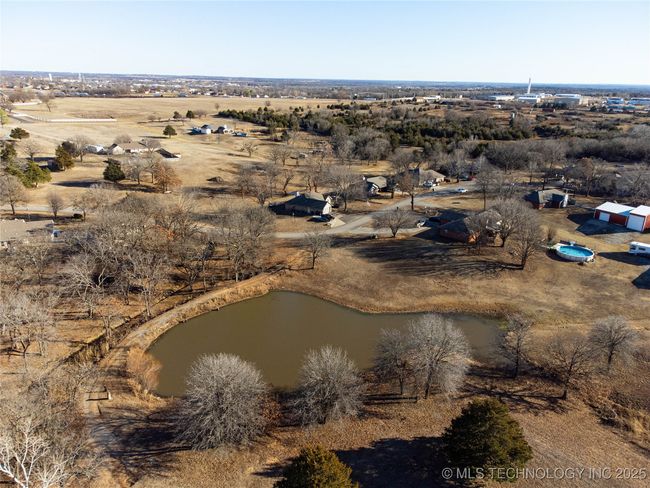 2018 Briarwood St, House other with 3 bedrooms, 2 bathrooms and null parking in Stroud OK | Image 8