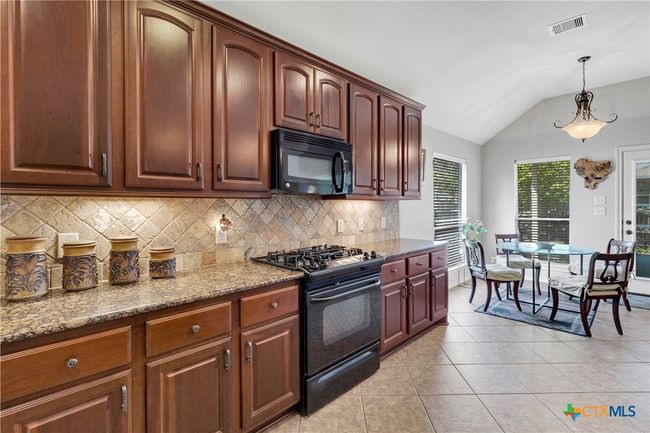 Lots of storage, large kitchen | Image 23