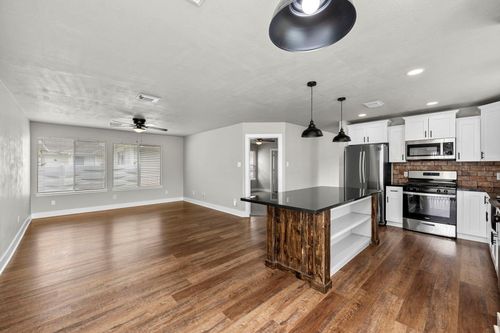 9758 Farrell Dr, Houston, TX, 77070-5086 | Card Image